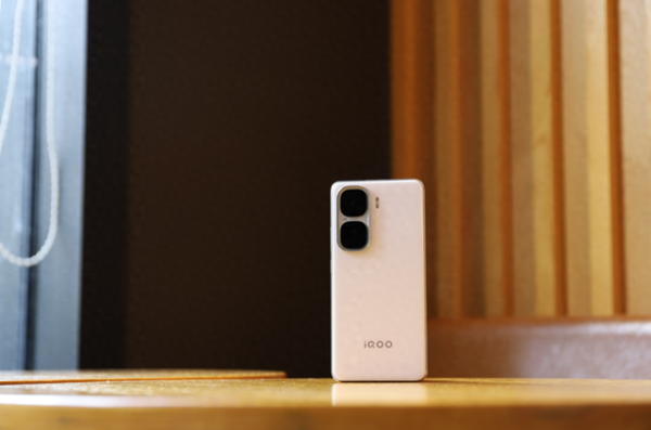 实盘杠杆配资 值得入手的骁龙8至尊版手机, 16GB+1TB+2k屏, 国补后“真香机”